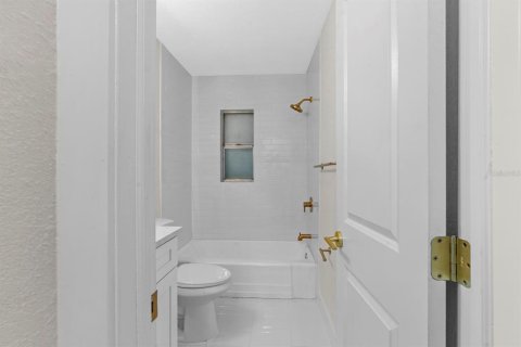 House in Tampa, Florida 3 bedrooms, 128.39 sq.m. № 1907772 - photo 27