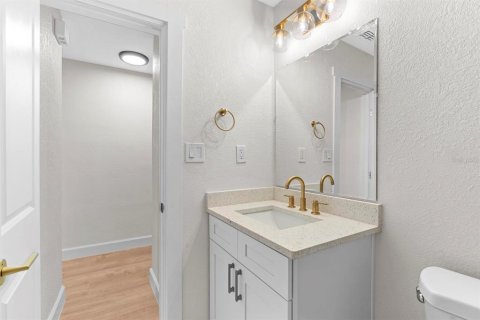 House in Tampa, Florida 3 bedrooms, 128.39 sq.m. № 1907772 - photo 29