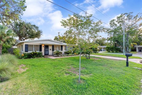 House in Tampa, Florida 3 bedrooms, 128.39 sq.m. № 1907772 - photo 6