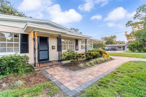 House in Tampa, Florida 3 bedrooms, 128.39 sq.m. № 1907772 - photo 8