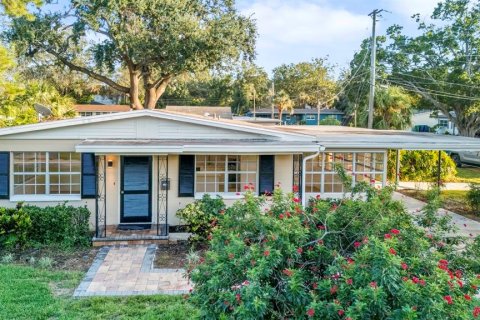 House in Tampa, Florida 3 bedrooms, 128.39 sq.m. № 1907772 - photo 2