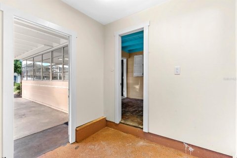 House in Tampa, Florida 3 bedrooms, 128.39 sq.m. № 1907772 - photo 10