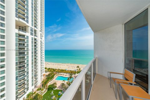 Copropriété à vendre à Sunny Isles Beach, Floride: 1 chambre, 94.85 m2 № 1875264 - photo 14