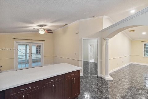 Villa ou maison à vendre à Pembroke Pines, Floride: 4 chambres, 140.28 m2 № 1954533 - photo 18