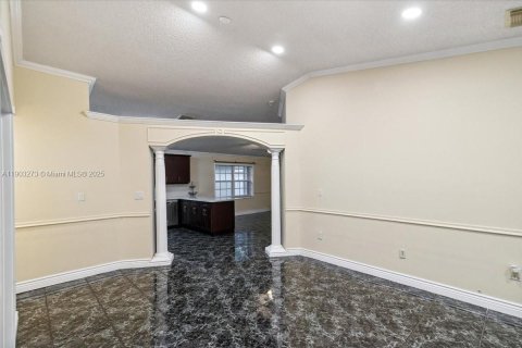Villa ou maison à vendre à Pembroke Pines, Floride: 4 chambres, 140.28 m2 № 1954533 - photo 4
