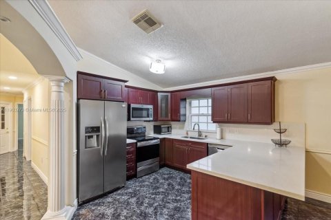 Villa ou maison à vendre à Pembroke Pines, Floride: 4 chambres, 140.28 m2 № 1954533 - photo 13