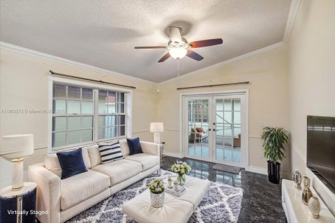 Villa ou maison à vendre à Pembroke Pines, Floride: 4 chambres, 140.28 m2 № 1954533 - photo 16