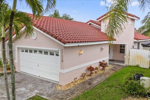 Villa ou maison à vendre à Pembroke Pines, Floride: 4 chambres, 140.28 m2 № 1954533 - photo 2