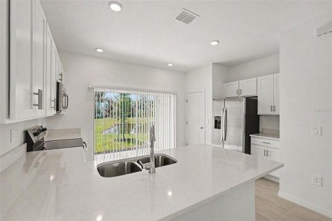 Townhouse in Parrish, Florida 2 bedrooms, 111.95 sq.m. № 2207529 - photo 12