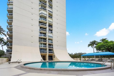 Condominio en alquiler en West Palm Beach, Florida, 3 dormitorios, 130.43 m2 № 1230276 - foto 1