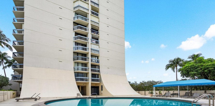 Condominio en West Palm Beach, Florida, 3 dormitorios № 1230276
