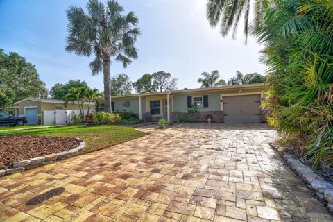 House in Saint Petersburg, Florida 2 bedrooms, 86.21 sq.m. № 1781382 - photo 1
