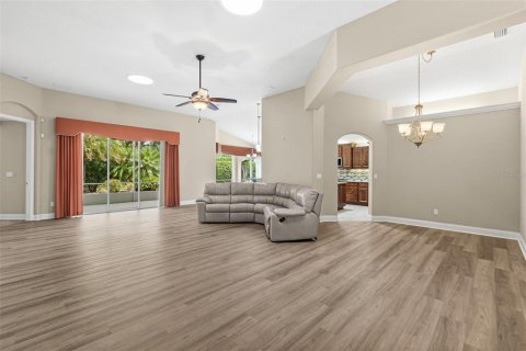 House in Port Orange, Florida 4 bedrooms, 207.08 sq.m. № 1654095 - photo 3