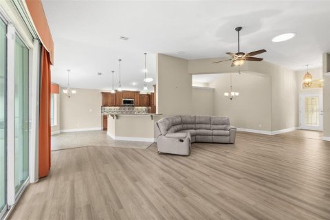 House in Port Orange, Florida 4 bedrooms, 207.08 sq.m. № 1654095 - photo 7