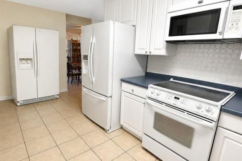 House in Saint Petersburg, Florida 3 bedrooms, 119.84 sq.m. № 2203233 - photo 19