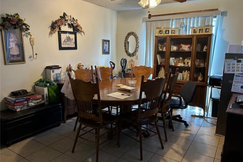 House in Saint Petersburg, Florida 3 bedrooms, 119.84 sq.m. № 2203233 - photo 2