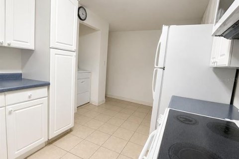 House in Saint Petersburg, Florida 3 bedrooms, 119.84 sq.m. № 2203233 - photo 24