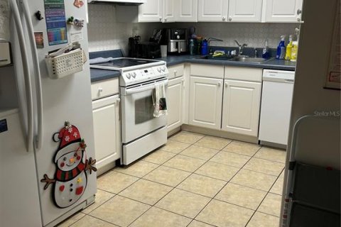 House in Saint Petersburg, Florida 3 bedrooms, 119.84 sq.m. № 2203233 - photo 20