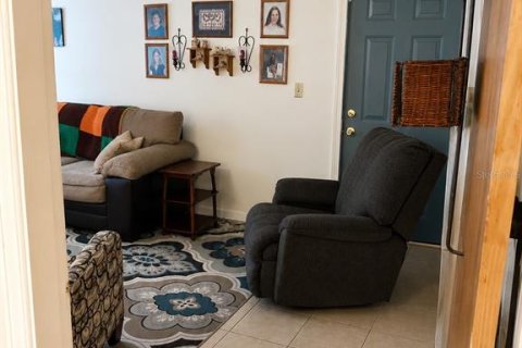House in Saint Petersburg, Florida 3 bedrooms, 119.84 sq.m. № 2203233 - photo 7