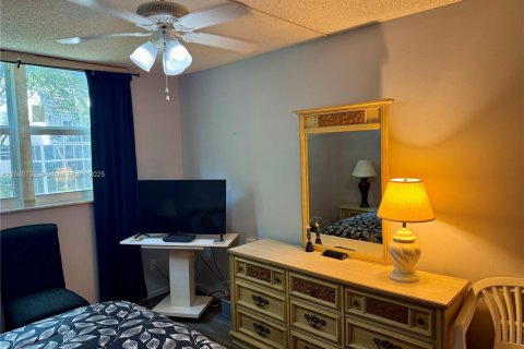 Condominio en venta en Tamarac, Florida, 1 dormitorio, 65.03 m2 № 1830202 - foto 13