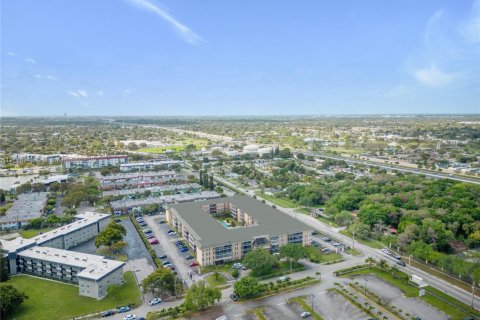 Condo in Lauderdale Lakes, Florida, 2 bedrooms  № 1861470 - photo 4