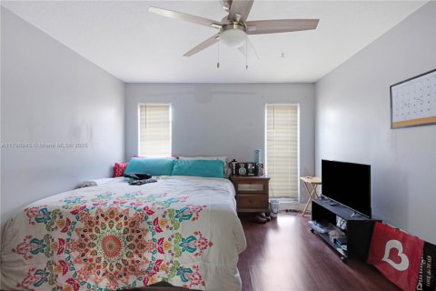 Condo in Lauderdale Lakes, Florida, 2 bedrooms  № 1861470 - photo 10