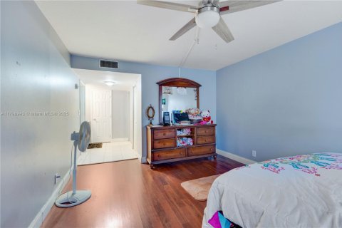 Condo in Lauderdale Lakes, Florida, 2 bedrooms  № 1861470 - photo 11