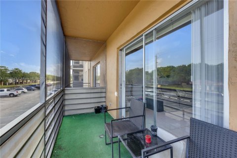 Condo in Lauderdale Lakes, Florida, 2 bedrooms  № 1861470 - photo 27