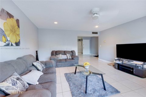 Condo in Lauderdale Lakes, Florida, 2 bedrooms  № 1861470 - photo 22