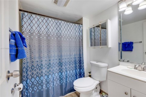 Condo in Lauderdale Lakes, Florida, 2 bedrooms  № 1861470 - photo 6