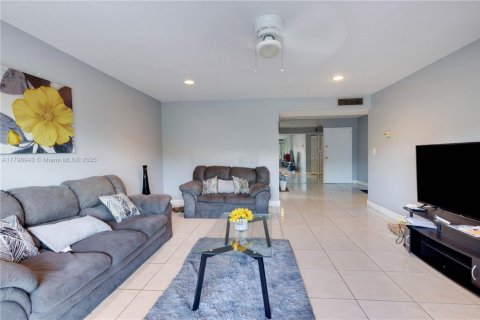 Condo in Lauderdale Lakes, Florida, 2 bedrooms  № 1861470 - photo 21
