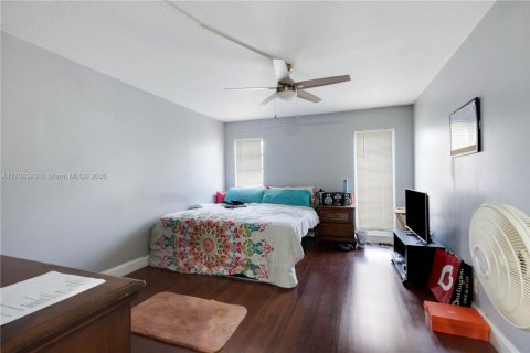 Condo in Lauderdale Lakes, Florida, 2 bedrooms  № 1861470 - photo 9