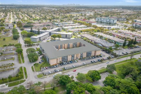 Condo in Lauderdale Lakes, Florida, 2 bedrooms  № 1861470 - photo 3