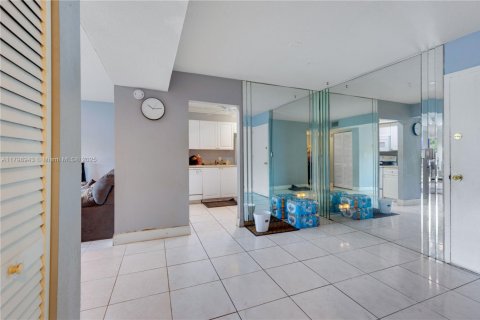 Condo in Lauderdale Lakes, Florida, 2 bedrooms  № 1861470 - photo 25