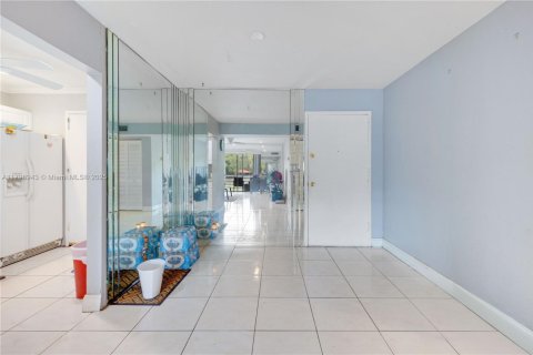Condo in Lauderdale Lakes, Florida, 2 bedrooms  № 1861470 - photo 24