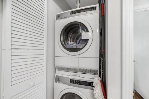 Снять в аренду кондоминиум в Майами, Флорида 2 спальни, 109.07м2, № 1834121 - фото 18