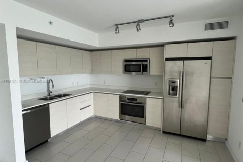 Condominio en venta en Miami, Florida, 2 dormitorios, 109.9 m2 № 4109 - foto 1