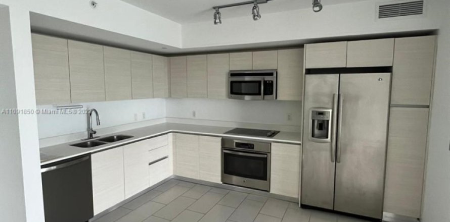 Condominio en Miami, Florida, 2 dormitorios  № 4109