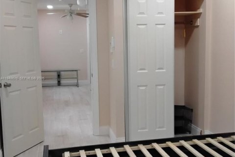 Immobilier commercial à louer à Lauderdale Lakes, Floride: 1 chambre, 111.58 m2 № 2005209 - photo 18