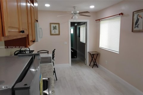 Immobilier commercial à louer à Lauderdale Lakes, Floride: 1 chambre, 111.58 m2 № 2005209 - photo 14