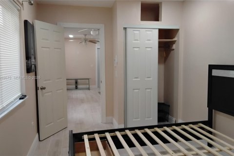 Immobilier commercial à louer à Lauderdale Lakes, Floride: 1 chambre, 111.58 m2 № 2005209 - photo 21