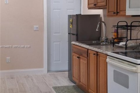 Снять в аренду коммерческую недвижимость в Лодердейл-Лейкс, Флорида 1 спальня, 111.58м2, № 2005209 - фото 3