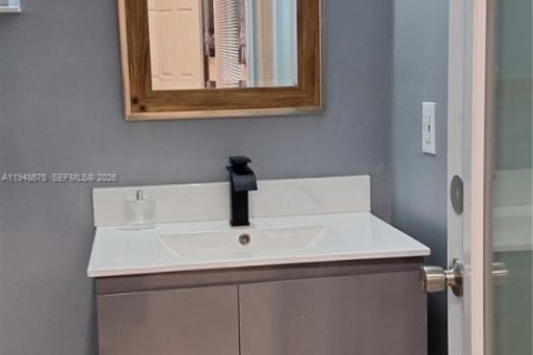 Снять в аренду коммерческую недвижимость в Лодердейл-Лейкс, Флорида 1 спальня, 111.58м2, № 2005209 - фото 10