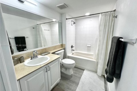 Condo in Miami, Florida, 1 bedroom  № 2007198 - photo 6