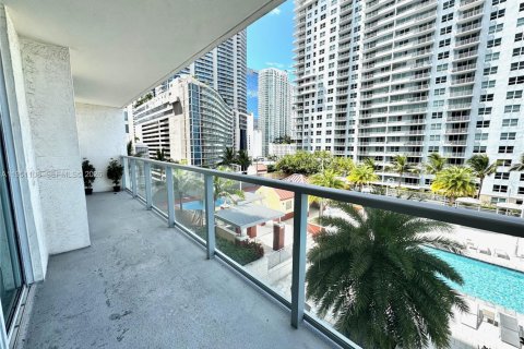 Condo in Miami, Florida, 1 bedroom  № 2007198 - photo 12