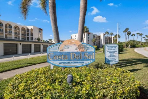 Copropriété à vendre à Cape Canaveral, Floride: 2 chambres, 103.68 m2 № 2101777 - photo 3