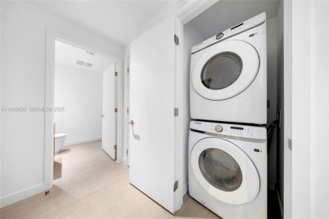 Снять в аренду кондоминиум в Майами-Бич, Флорида 1 спальня, 81.29м2, № 2034699 - фото 28