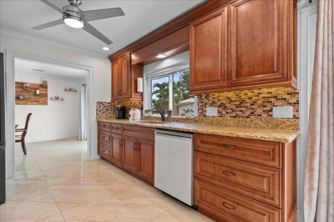 Villa ou maison à vendre à Port St. Lucie, Floride: 3 chambres, 176.51 m2 № 2407910 - photo 7