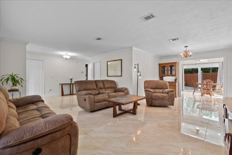 Villa ou maison à vendre à Port St. Lucie, Floride: 3 chambres, 176.51 m2 № 2407910 - photo 3
