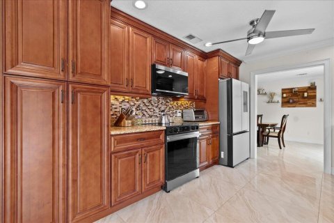 Villa ou maison à vendre à Port St. Lucie, Floride: 3 chambres, 176.51 m2 № 2407910 - photo 6